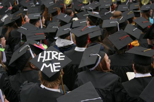 Baru Lulus Tapi Malah Overthingking? Ini 5 Ketakutan Fresh Graduate yang Bikin Panik